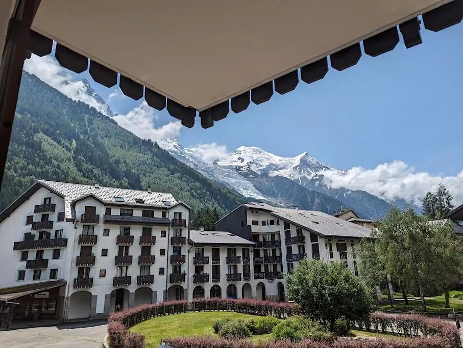 Central Spacious Flat With Private Parking contacts