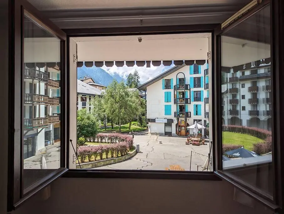Central Spacious Flat With Private Parking 샤모니 프랑스